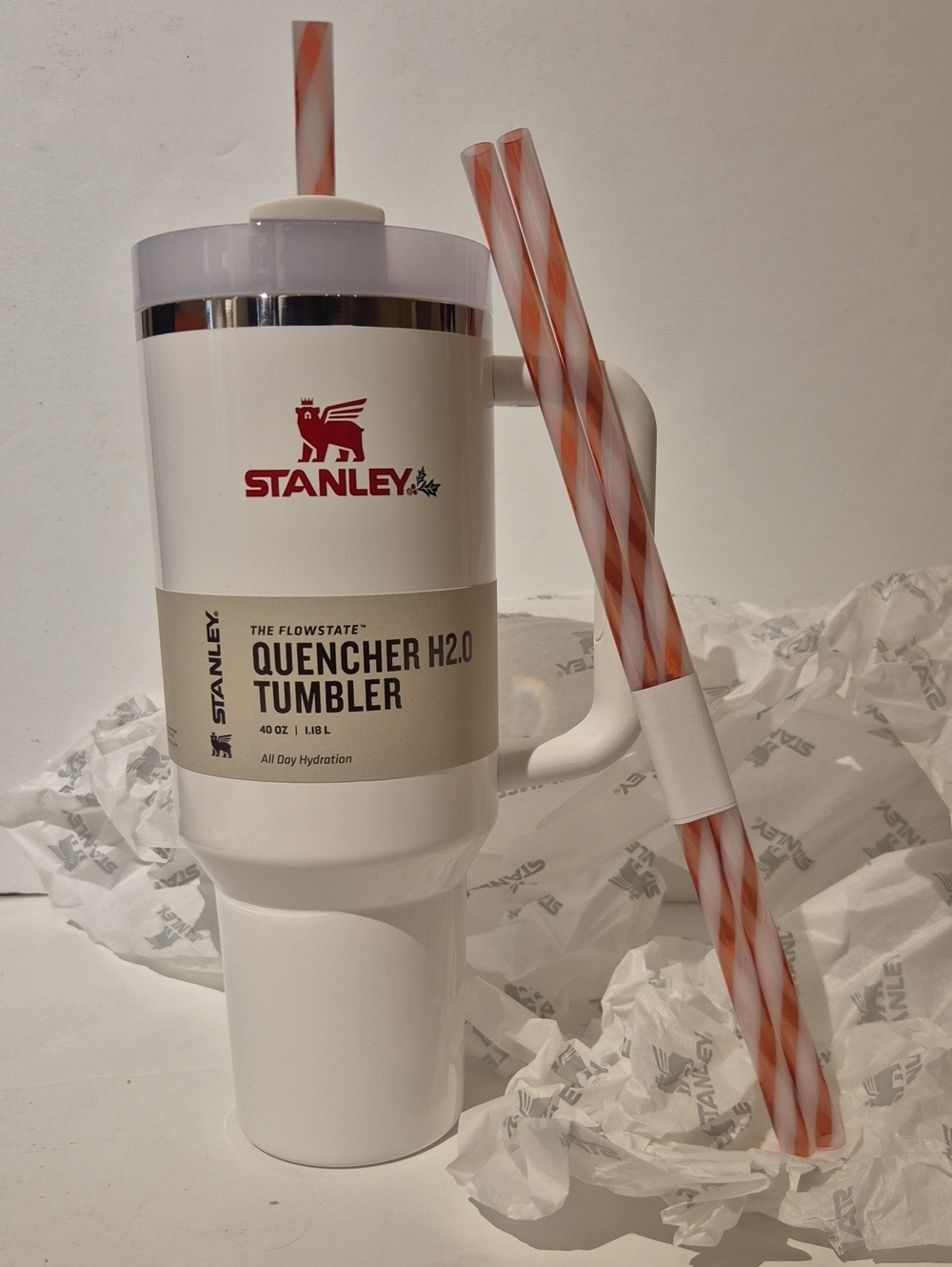 Stanley White Quencher Mistletoe H2.0 Tumbler with Candy Cane Stripped Straw